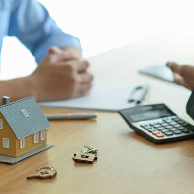 Analizo cuales son tus necesidades las cuales definiremos con un intercambio de preguntas donde conoceré qué tipo de inmueble es el que te hará feliz